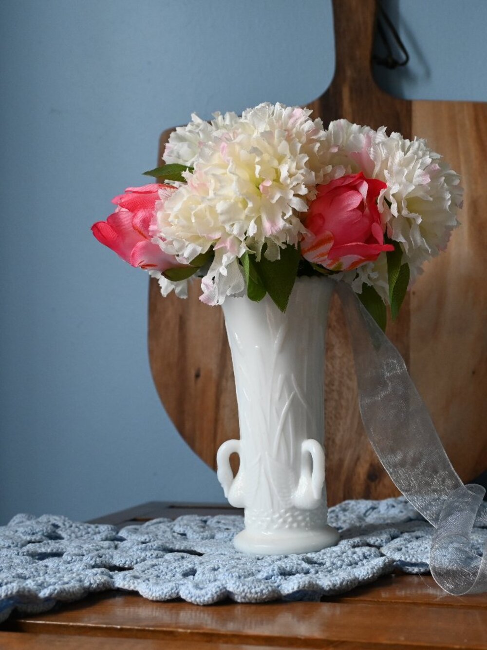 VTG White Milk Glass Swan Cattails 6.5" Vase Scalloped Rim Westmoreland Style